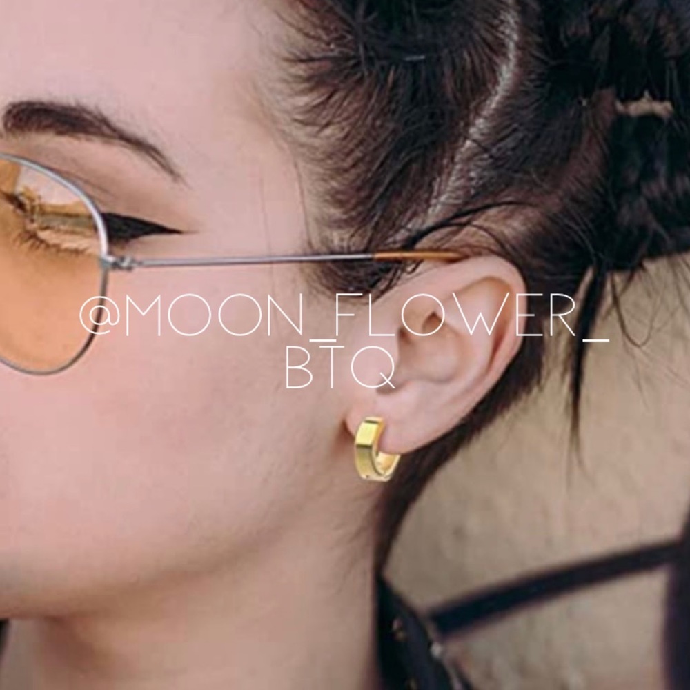 Minimalist Gold Huggie Hoop Earrings – 18k Stainless Steel, Unisex, Hinged Clasp - Picture 2 of 5